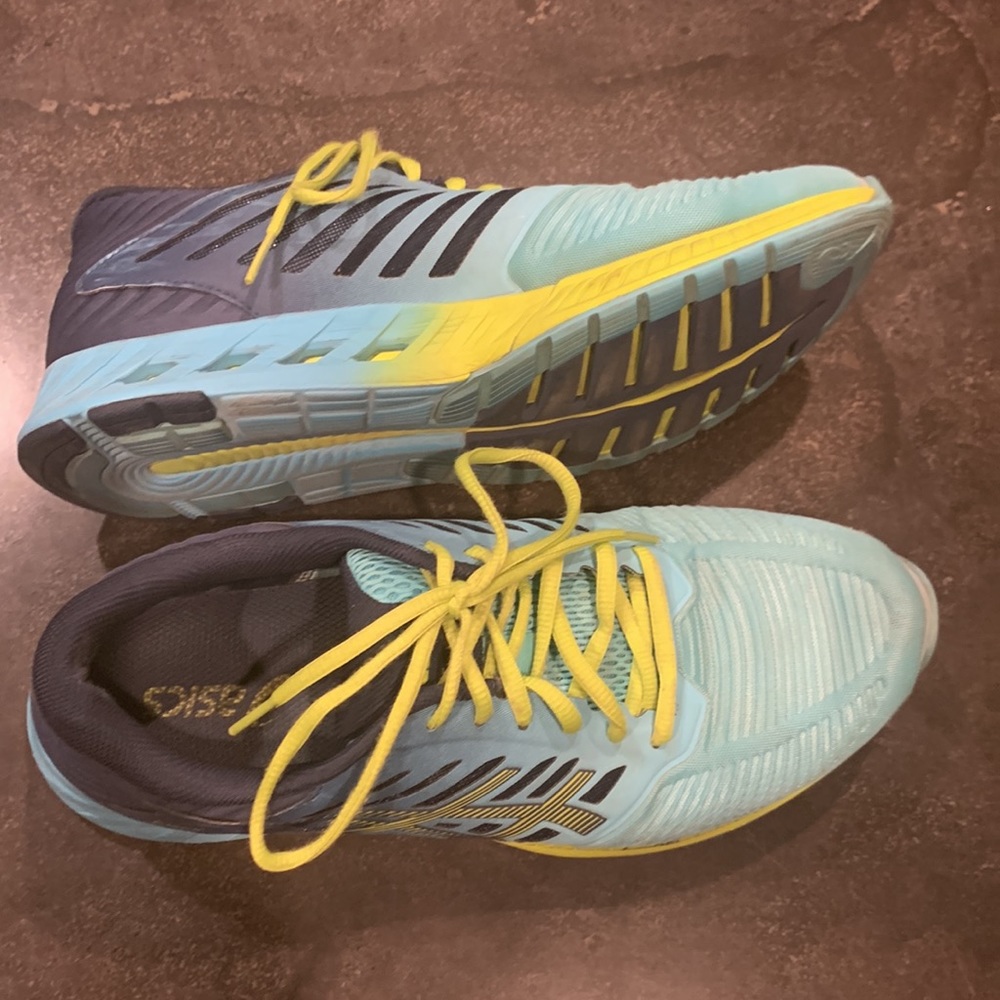 Women’s ASICS training shoes - Picture 5 of 8